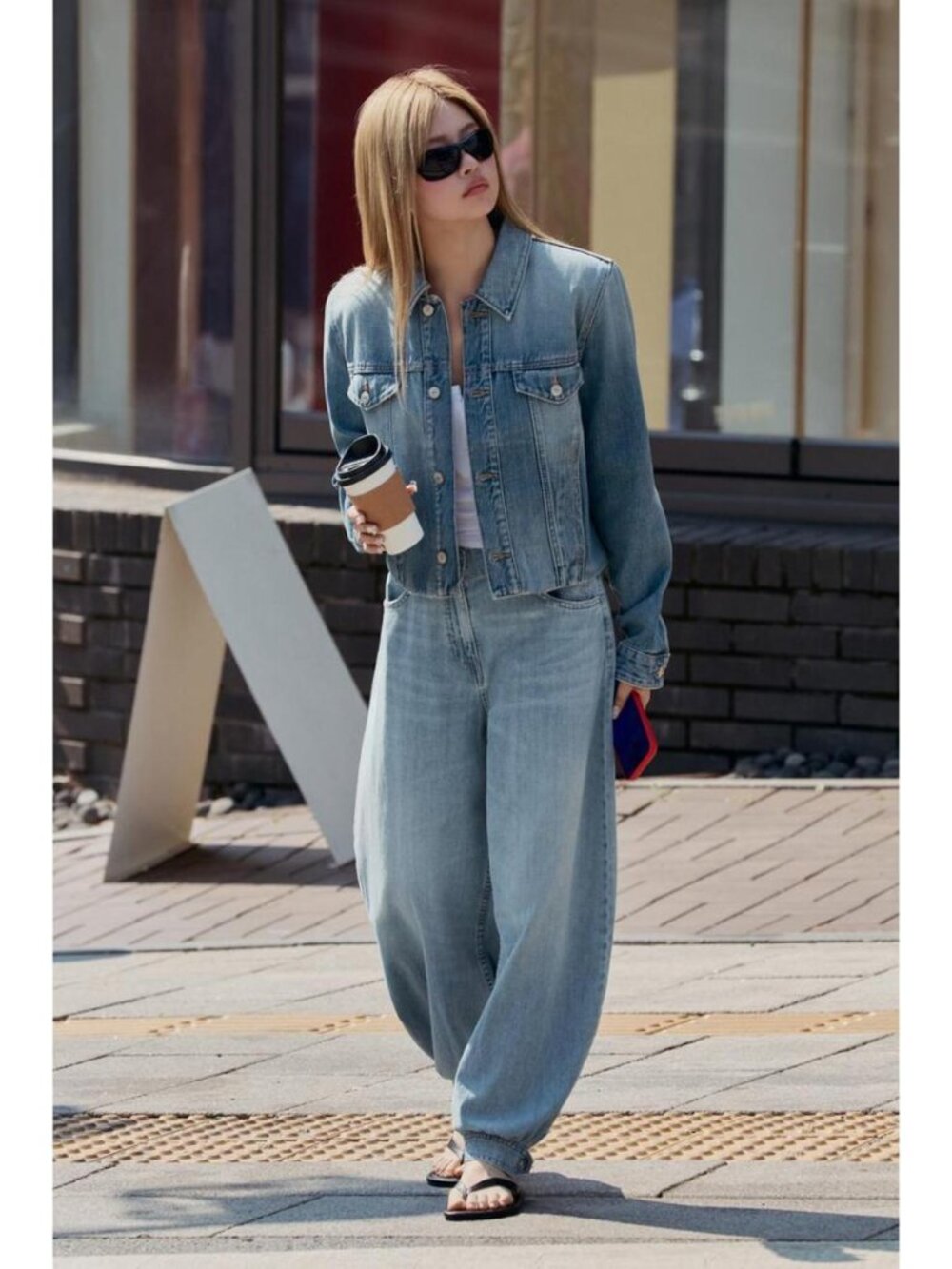 ZARA TRF MID-RISE BALLOON JEANS - Picture 2 of 7